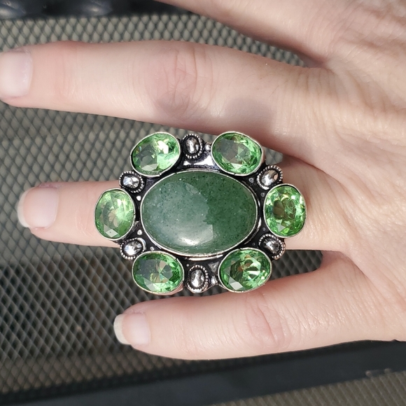 New Oversized Green Apatite and Tsavorite 925 Silver Statement Ring. - Picture 4 of 16